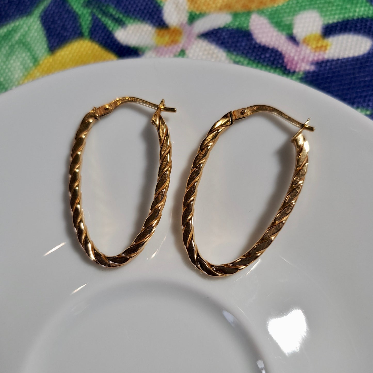 Pre-owned 9ct Gold Oval Twist Hoop Earrings, Medium