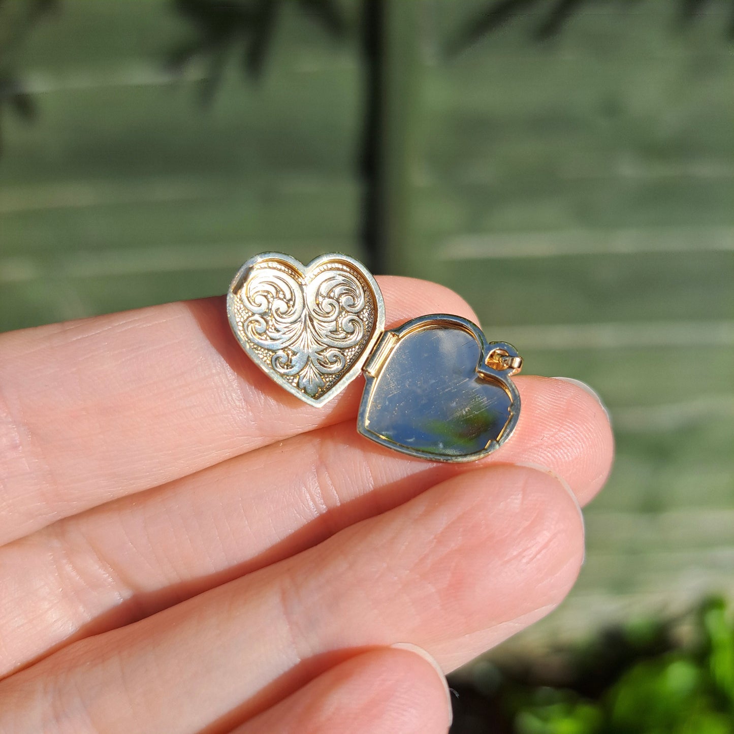 Late Vintage 9ct Yellow Gold Heart Locket
