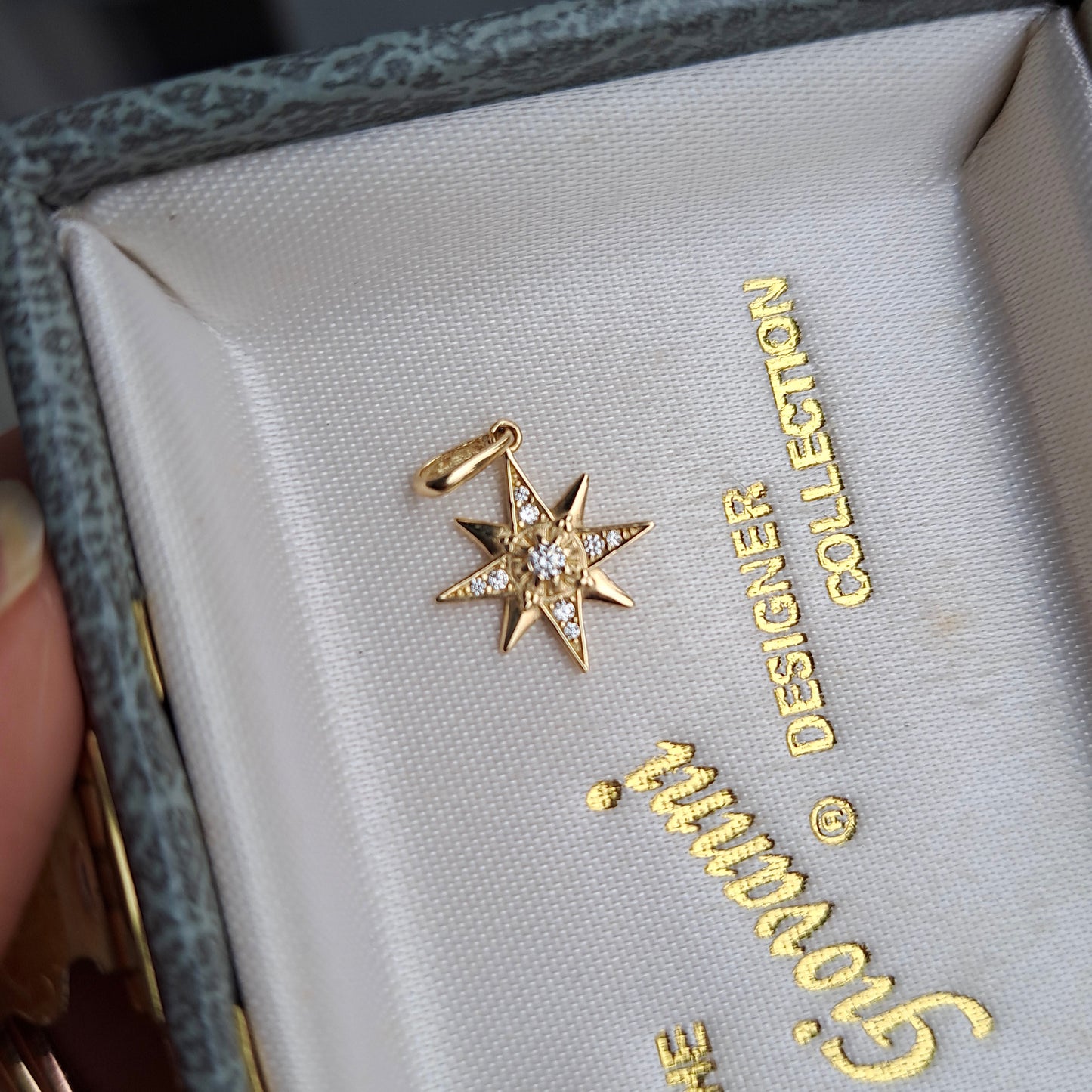 Pre-owned 9ct Gold CZ North Star Pendant