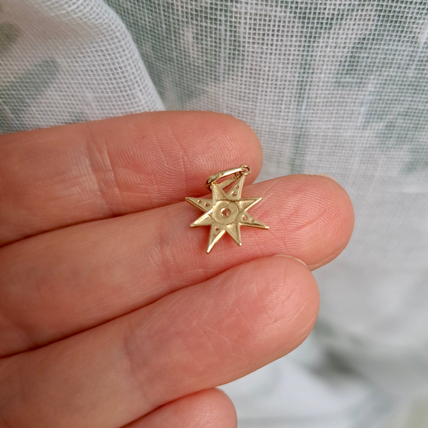 Pre-owned 9ct Gold CZ North Star Pendant