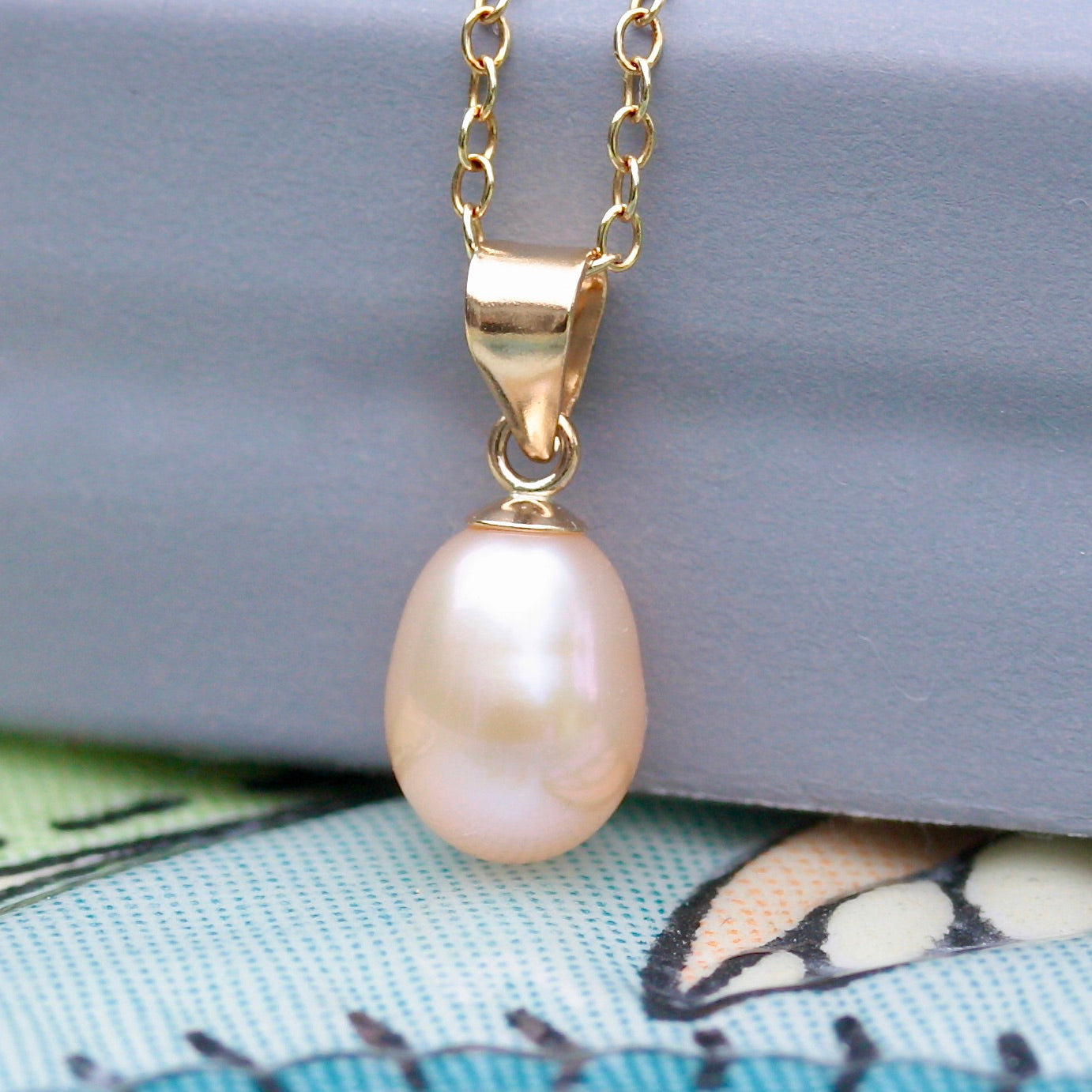 Solid 9ct Gold Freshwater Pearl Pendants - in Pink, White or Peach