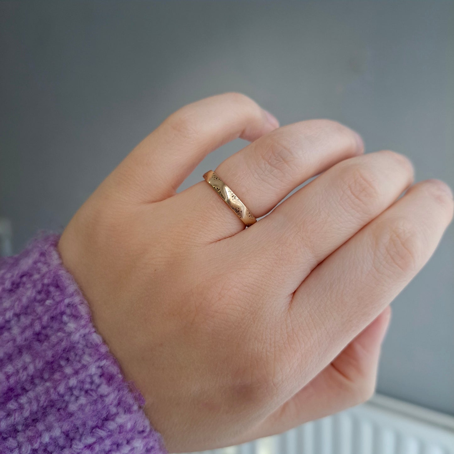 Vintage 9ct Yellow Gold Faceted Patterned Band, 1955