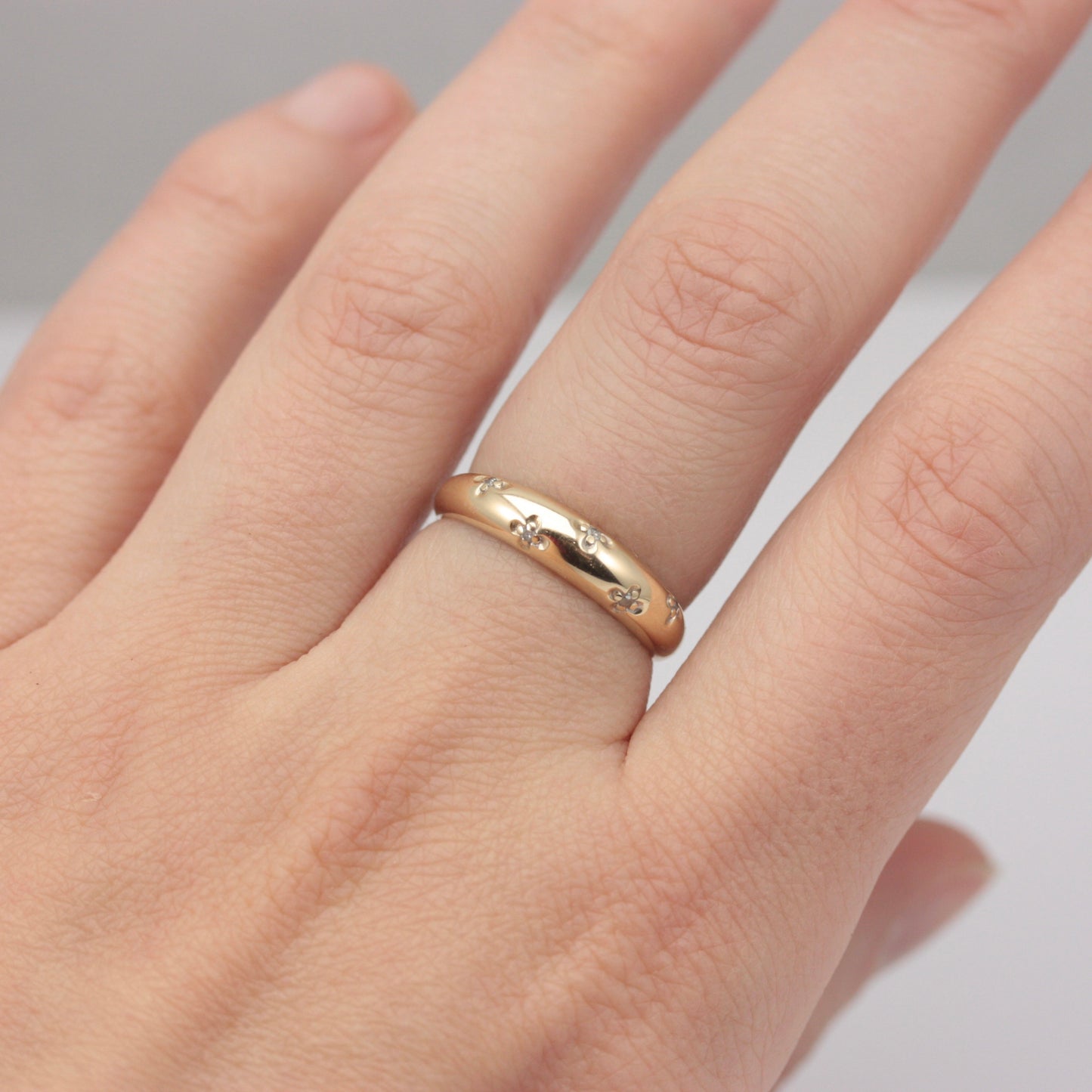 Pre-owned 9ct Gold and Diamond Domed Clover Ring