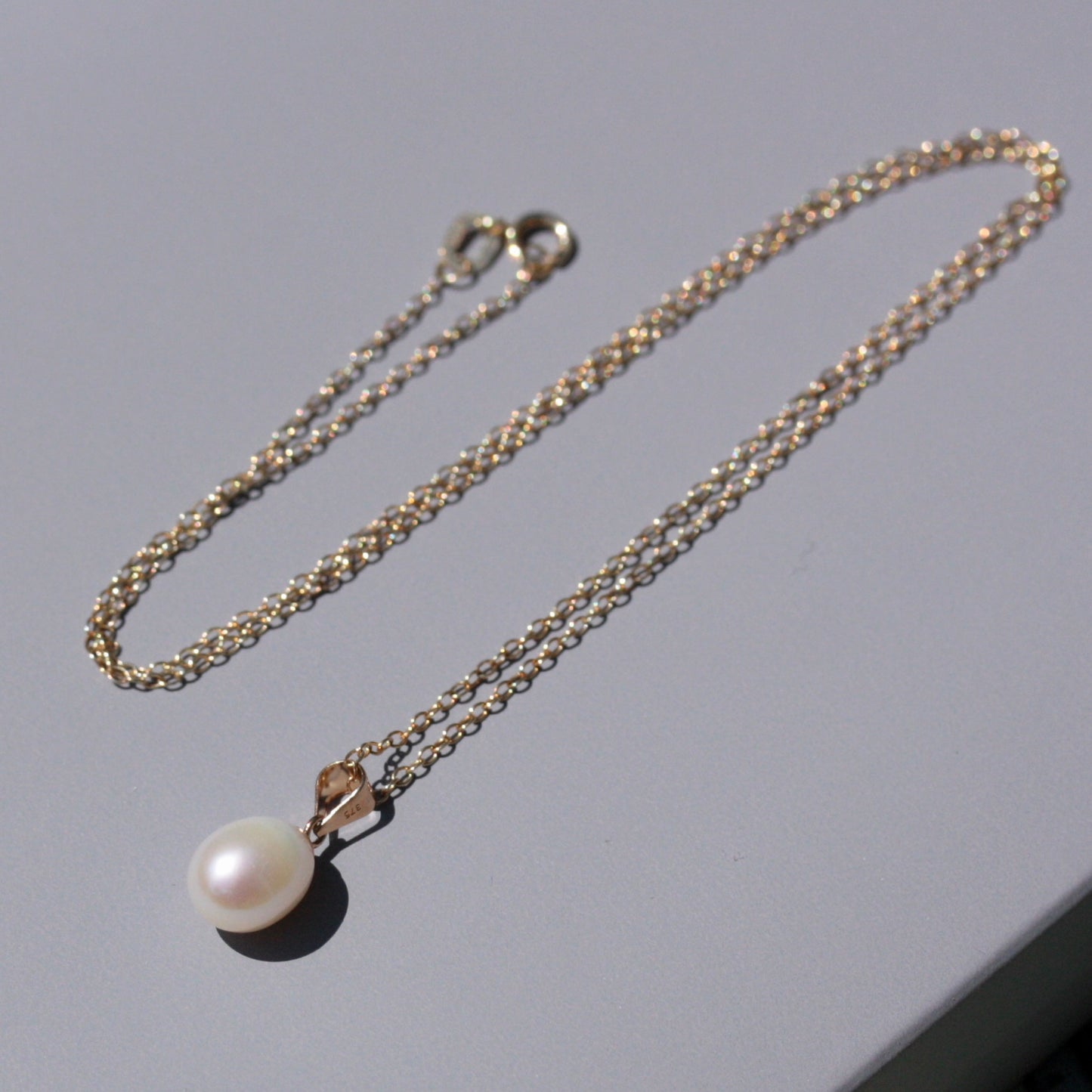 Solid 9ct Gold Freshwater Pearl Pendants - in Pink, White or Peach