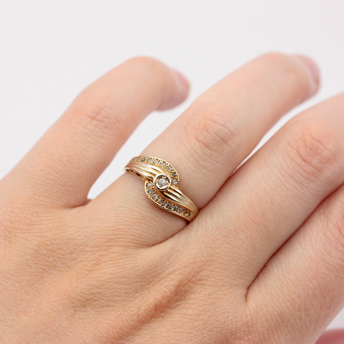 vintage 9ct gold cz twist ring