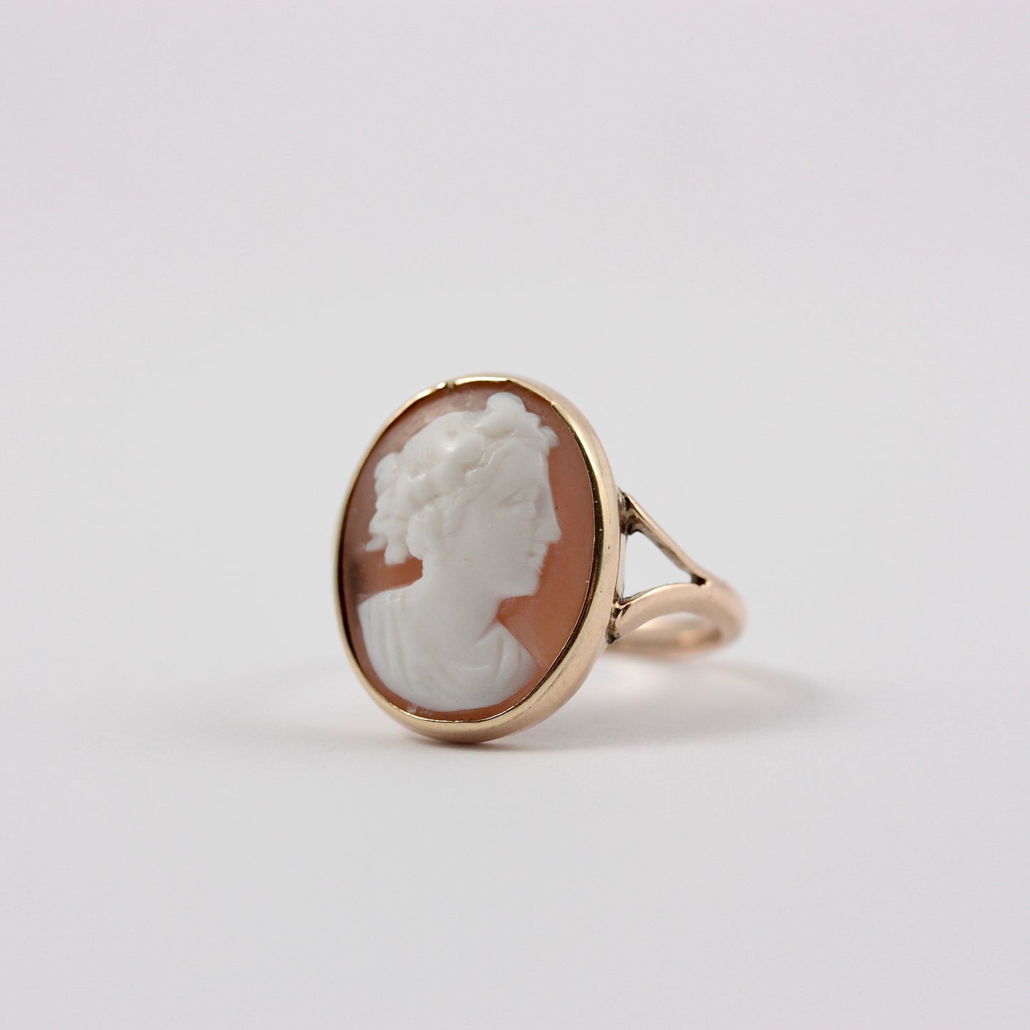 Antique 9ct Gold Sardonyx Shell Classical Cameo Ring, Early 20thC