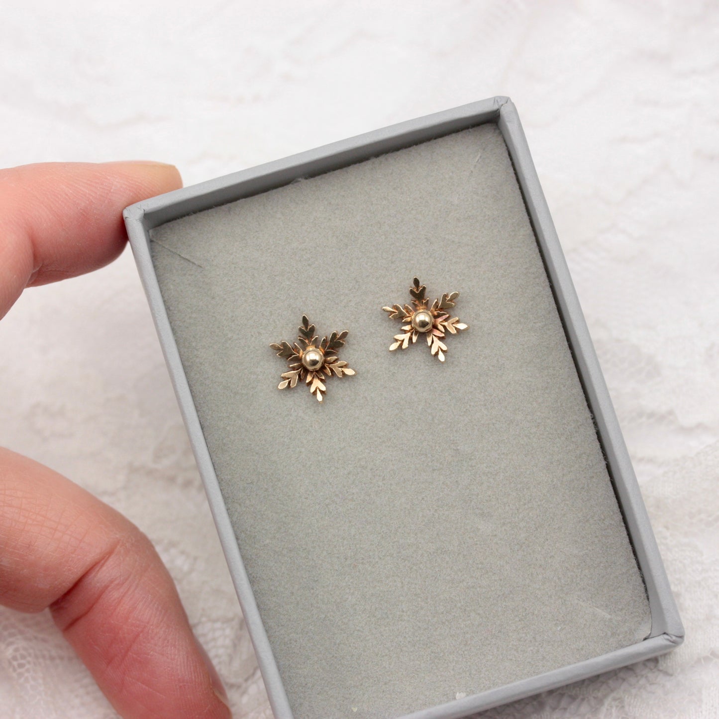vintage 9ct gold snowflake stud earrings