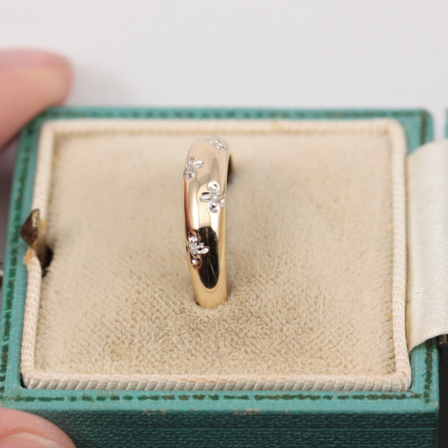 Pre-owned 9ct Gold Diamond Clover Domed Ring