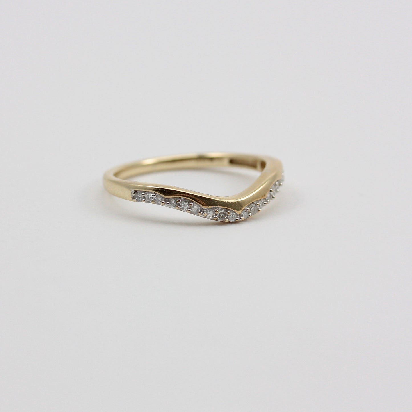 Pre-owned 9ct Gold Diamond Scalloped Design Wishbone Ring