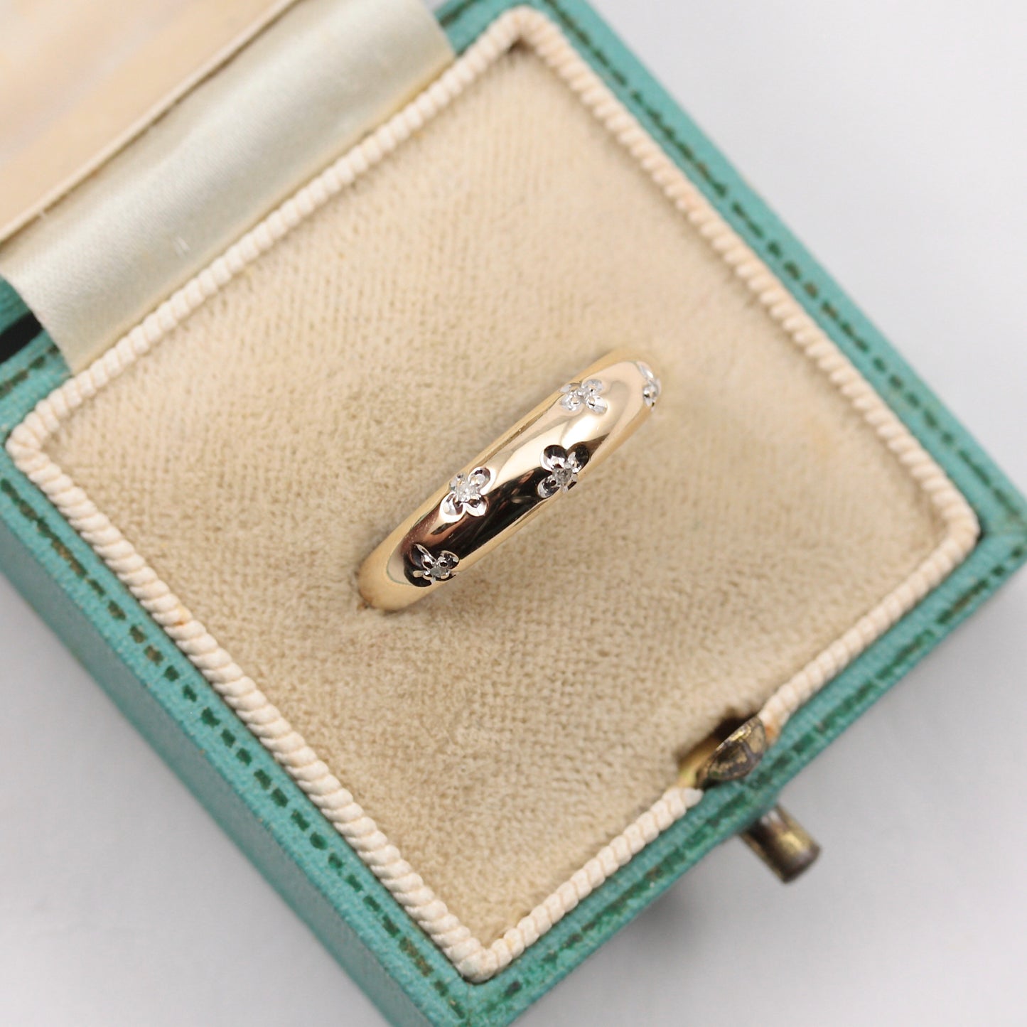 Pre-owned 9ct Gold Diamond Clover Domed Ring