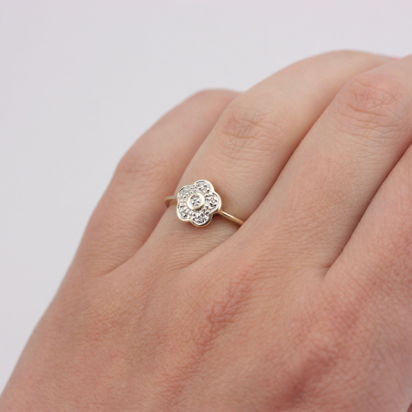 Pre-owned 9ct Gold Diamond Daisy Ring, 2003