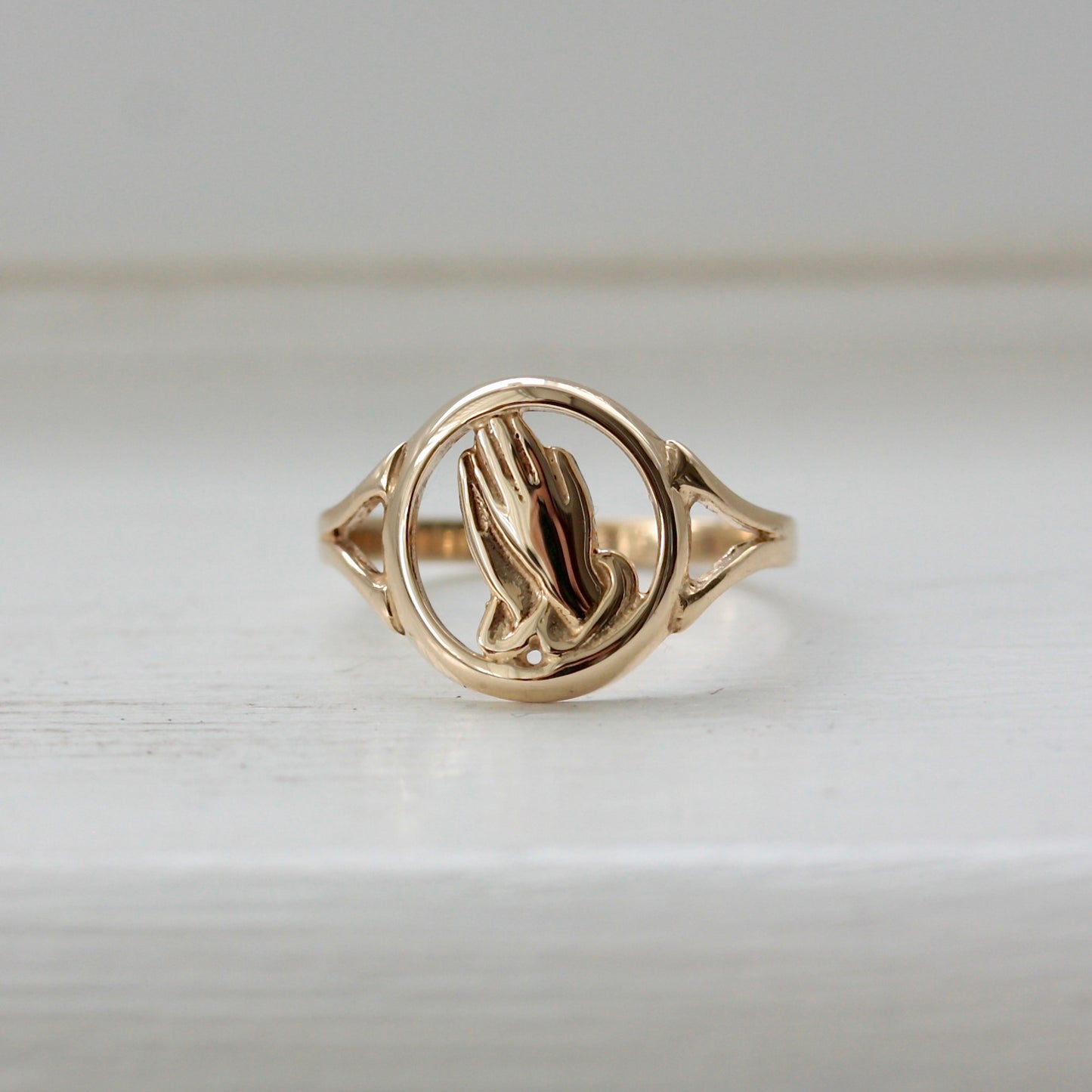 Vintage 9ct Yellow Gold Praying Hands Ring