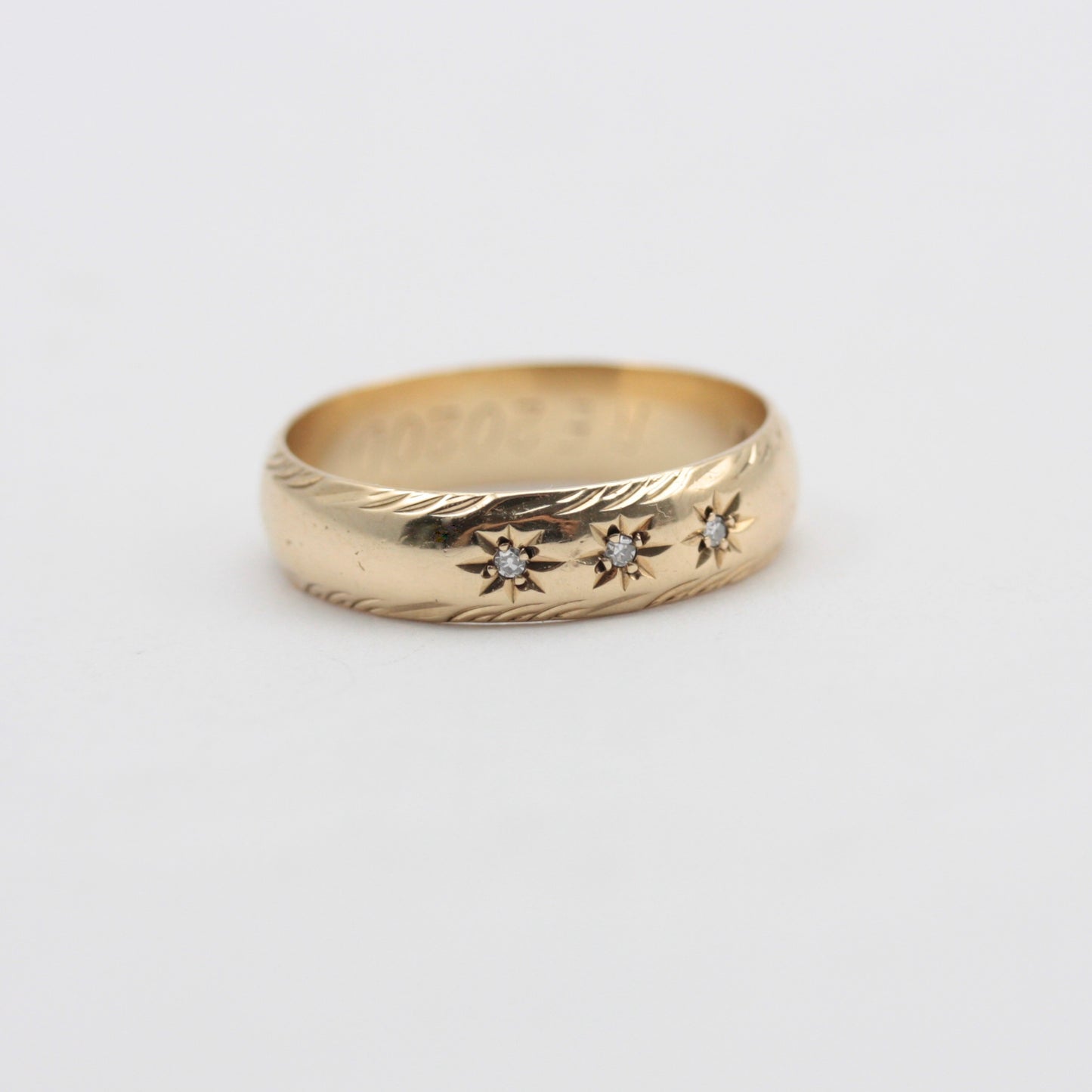 Pre-owned 9ct Gold Diamond Band Ring