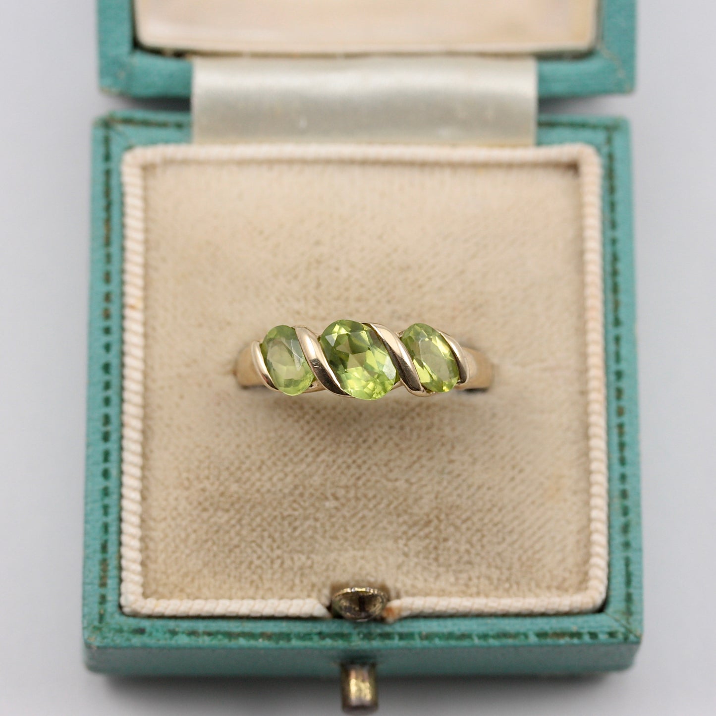 9ct gold peridot three stone ring