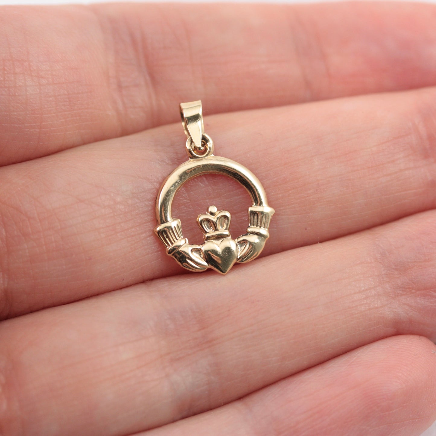 Pre-owned Small 9ct Gold Claddagh Pendant