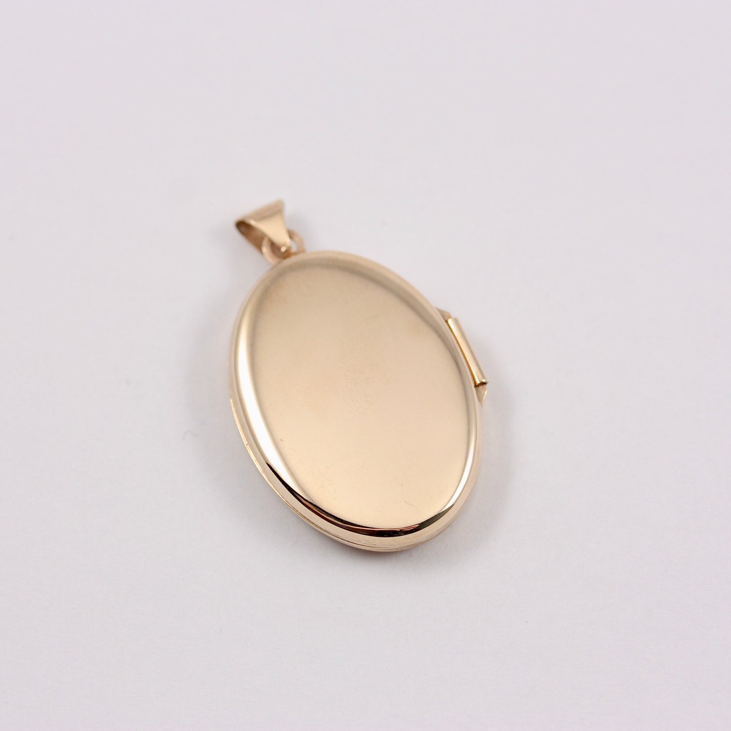 Pre-owned 9ct Gold Matte and Smooth Floral Locket, 3g