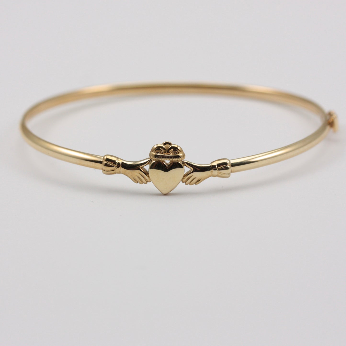 Pre-owned 9ct Gold Flexible Claddagh Bangle, Modern