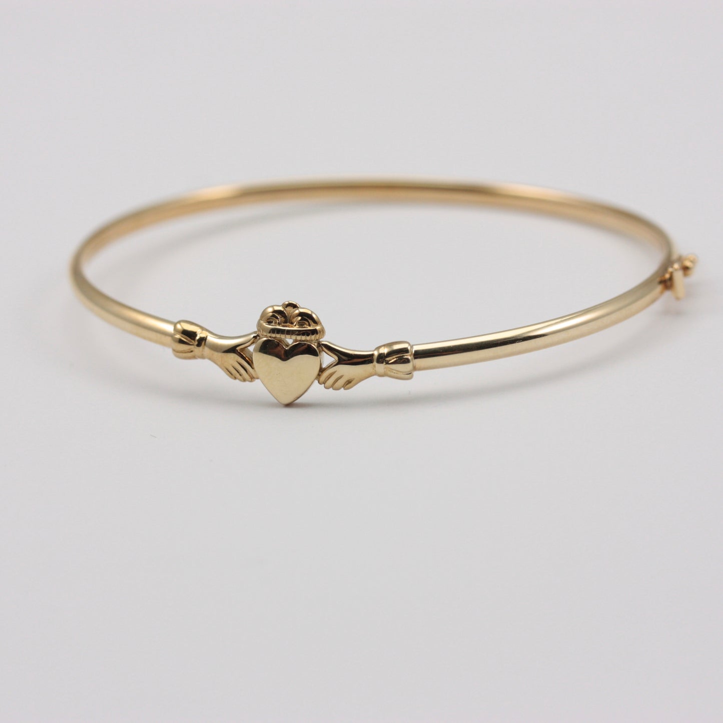 Pre-owned 9ct Gold Flexible Claddagh Bangle, Modern