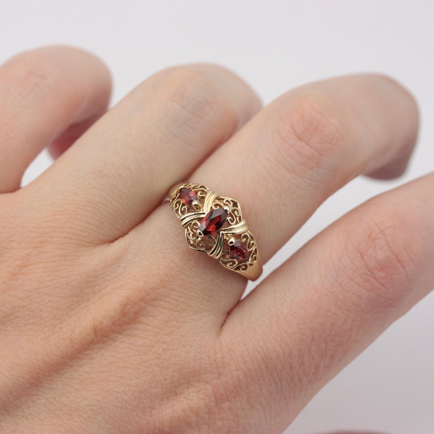 Pre-owned Filigree 9ct Gold Garnet Ring