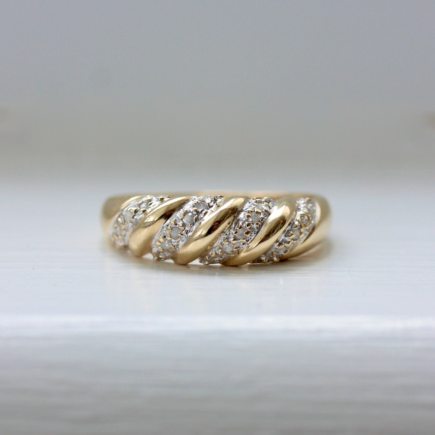 Pre-owned 9ct Gold Diamond Dome Twist Ring