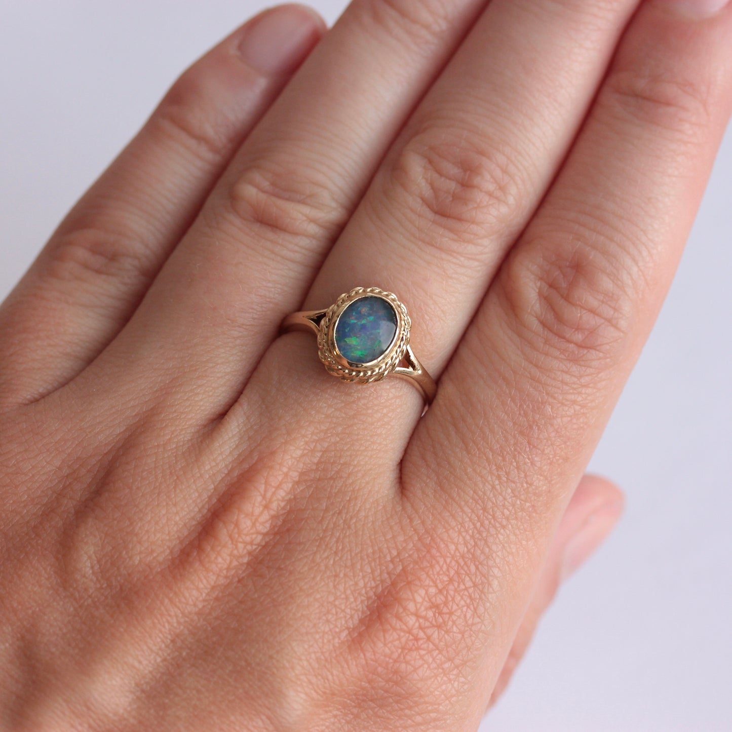Vintage 9ct Gold Rope Framed Opal Triplet Solitaire Ring