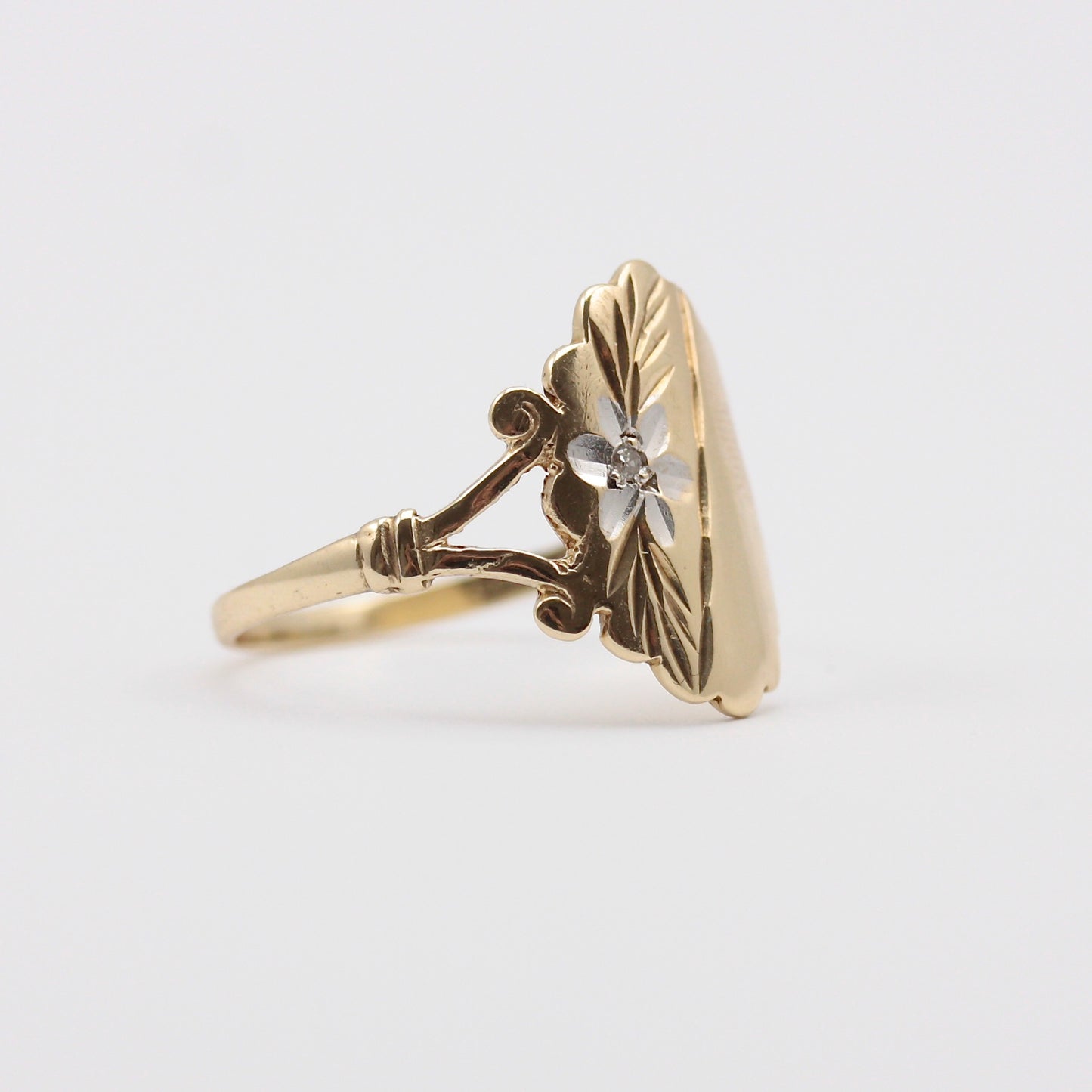 Vintage 9ct Gold Scalloped Oval Plaque Ring, 1991