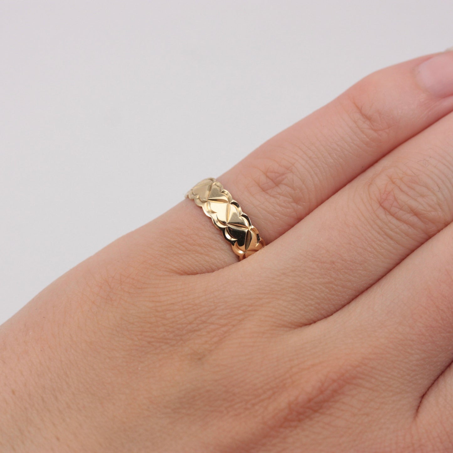 Vintage 9ct Gold Scalloped Edge Heart Patterned Band, 1987
