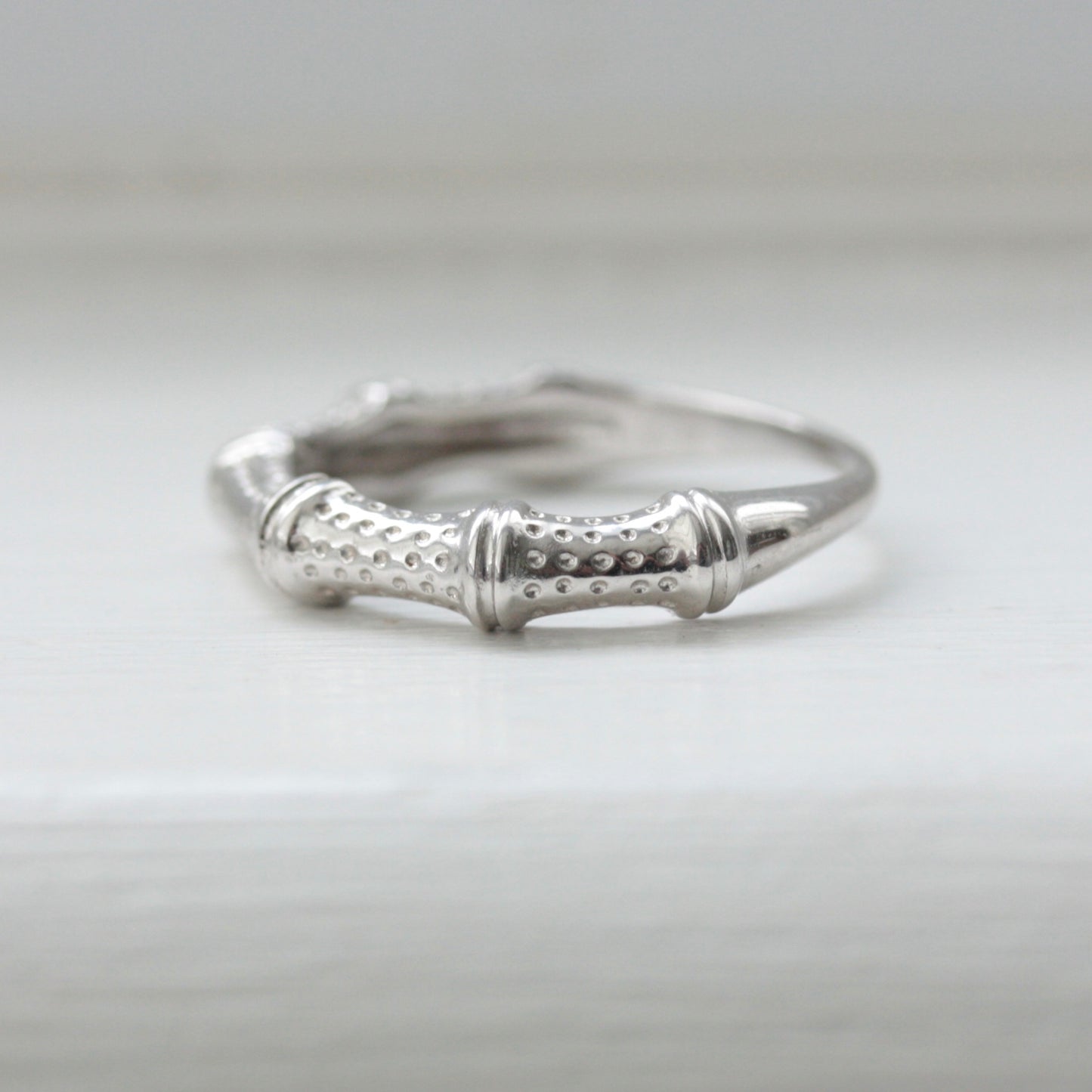 Vintage 9ct White Gold Textured Bamboo Design Ring