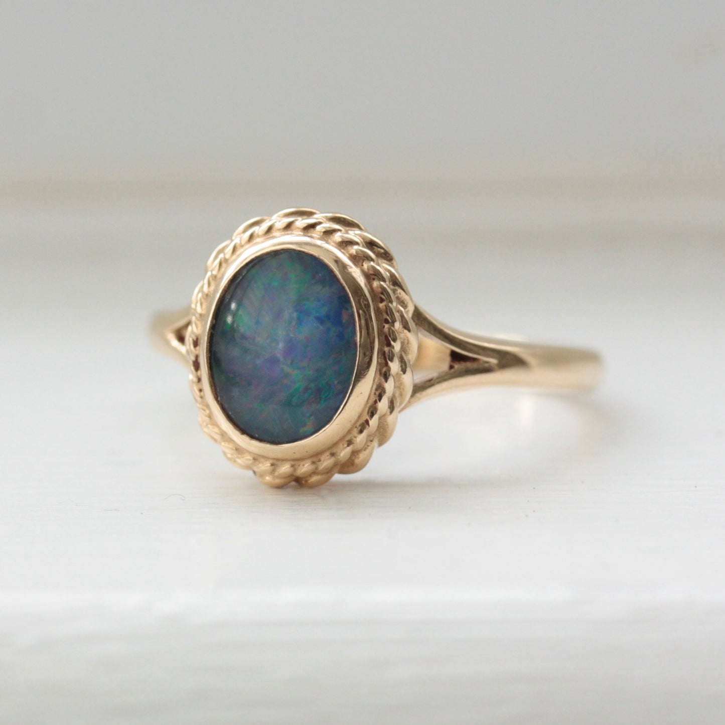 Vintage 9ct Gold Rope Framed Opal Triplet Solitaire Ring