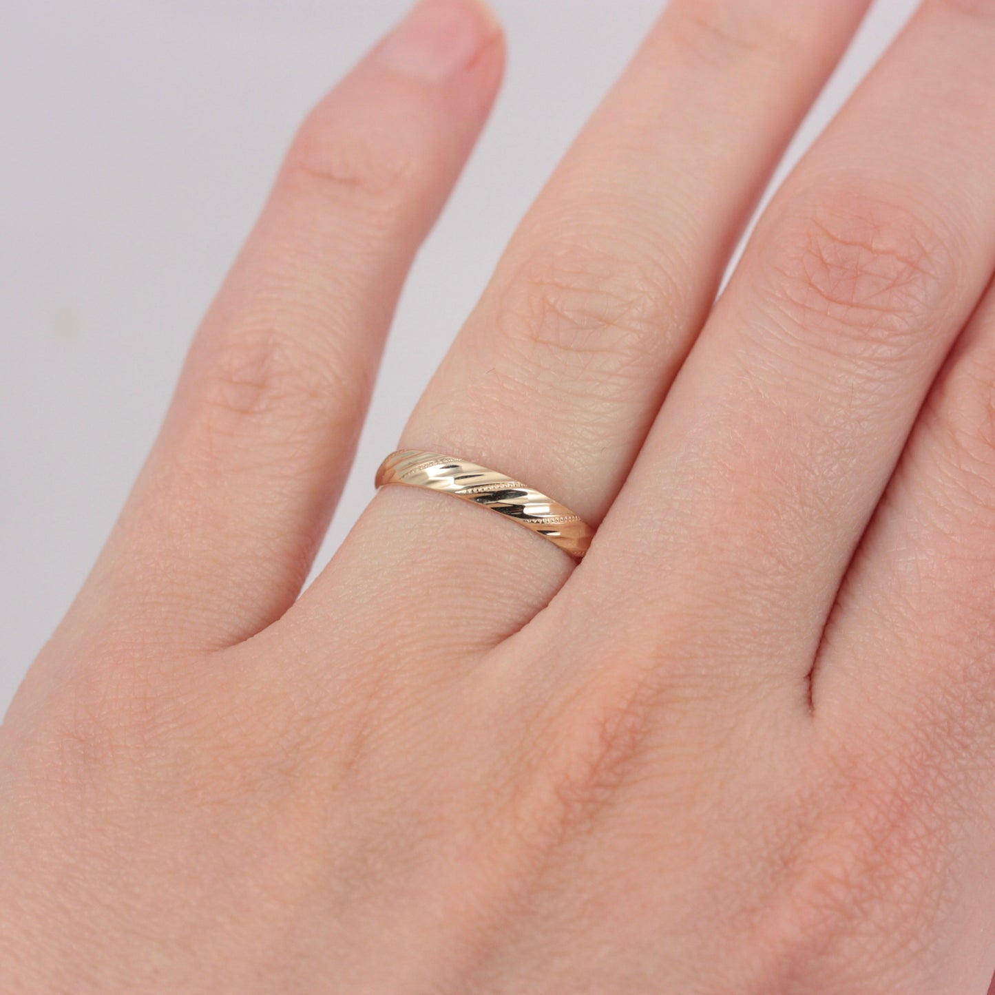 Vintage 9ct Gold Textured Twist Band Ring
