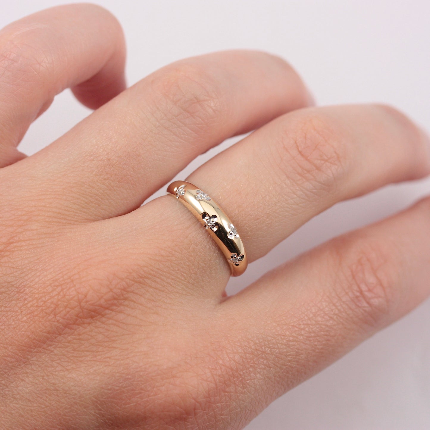 Pre-owned 9ct Gold Diamond Clover Domed Ring