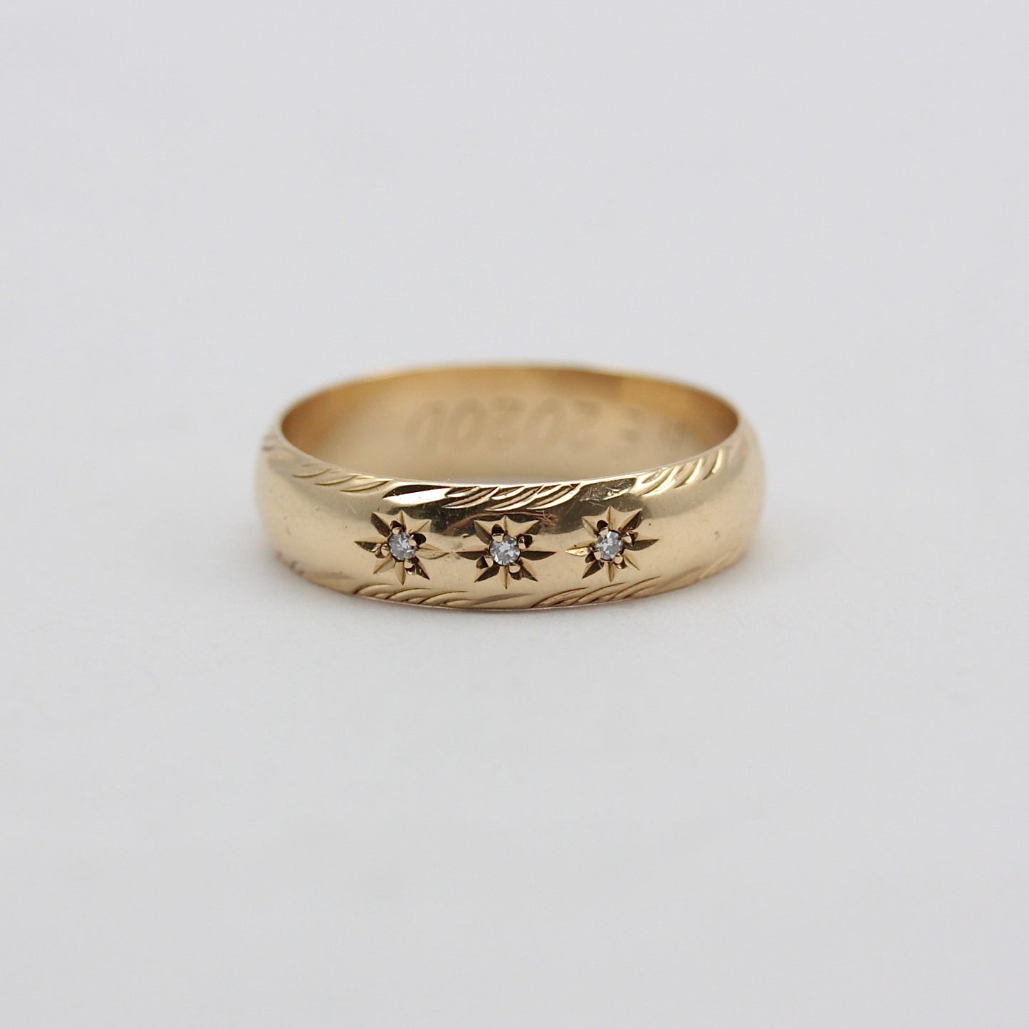pre-owned 9ct gold ring with three diamonds