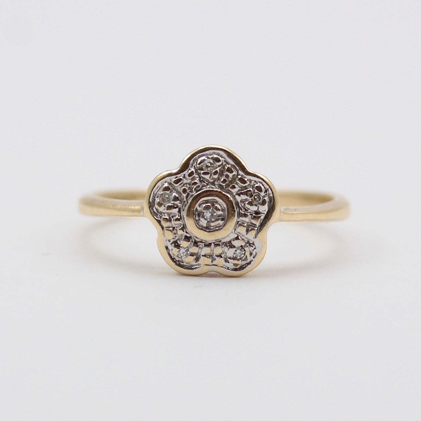 Pre-owned 9ct Gold Diamond Daisy Ring, 2003