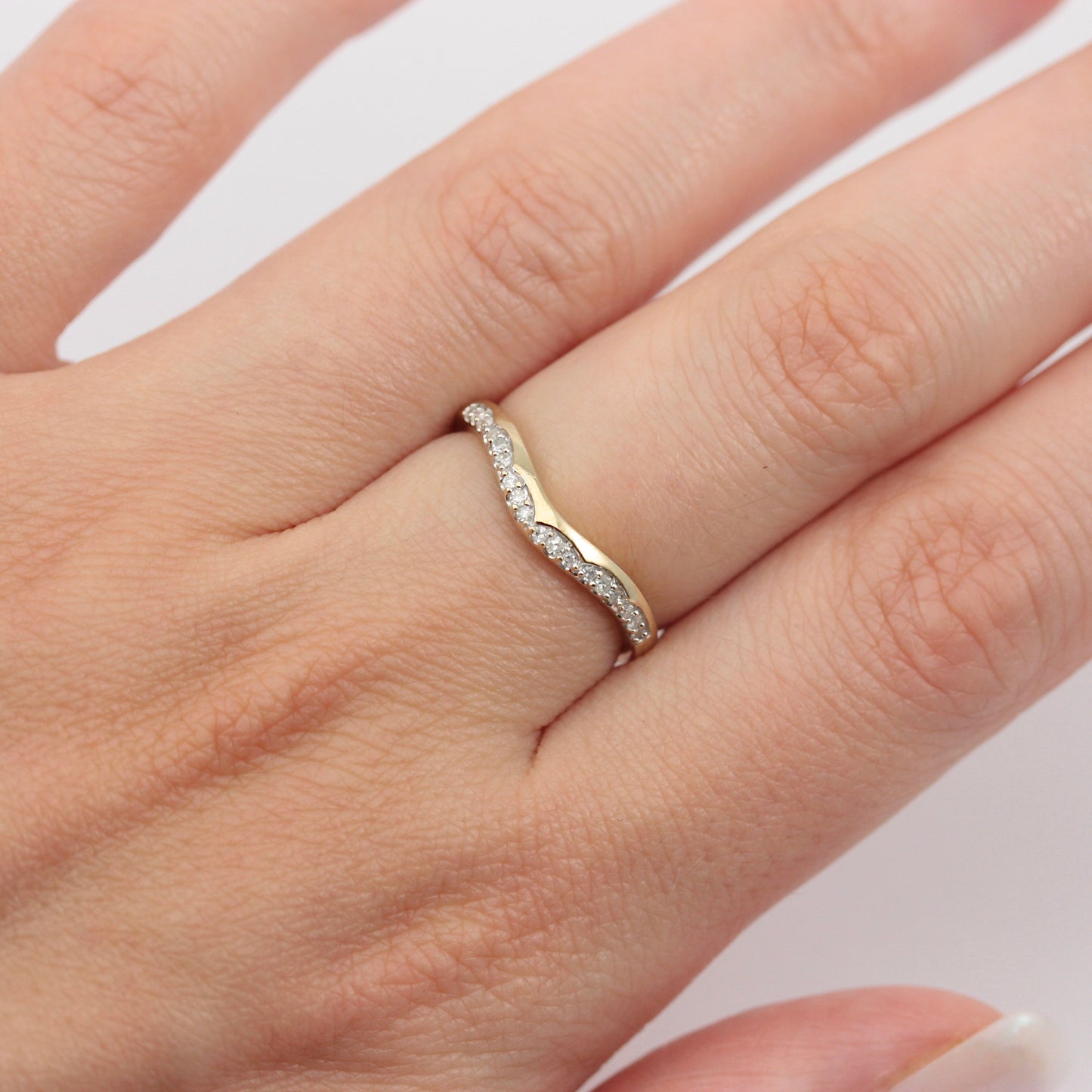 Pre-owned 9ct Gold Diamond Scalloped Design Wishbone Ring