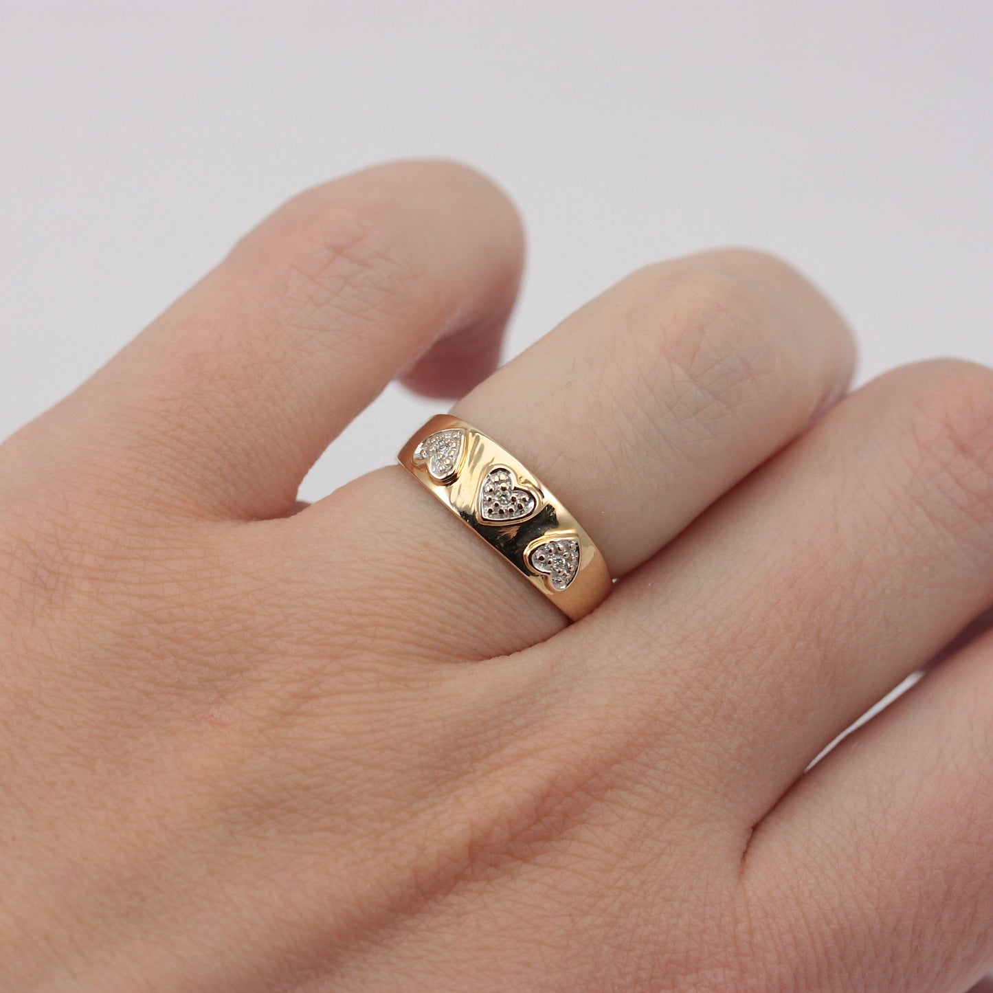 Pre-owned 18ct Gold Diamond Heart Band Ring