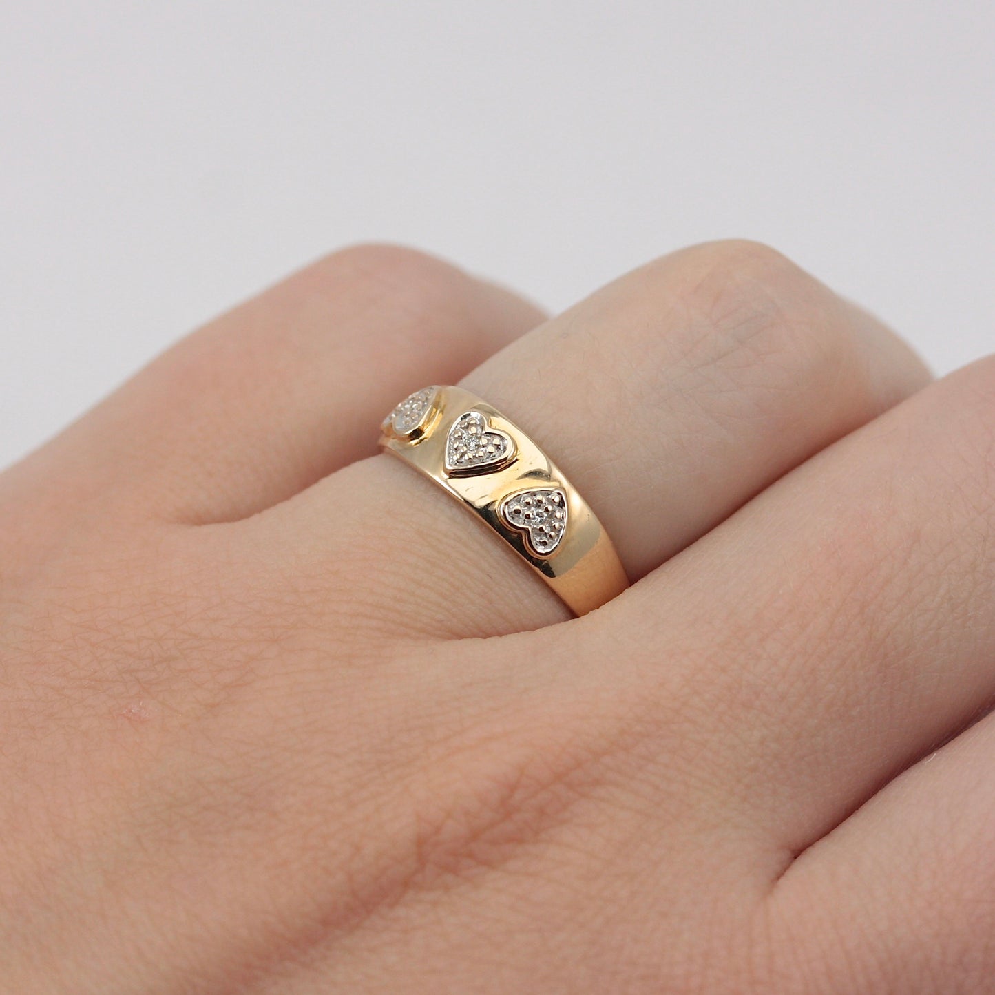 Pre-owned 18ct Gold Diamond Heart Band Ring