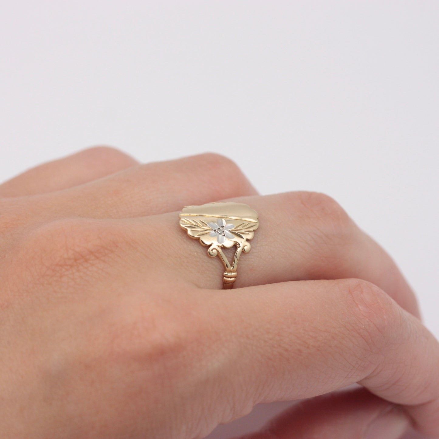 Vintage 9ct Gold Scalloped Oval Plaque Ring, 1991
