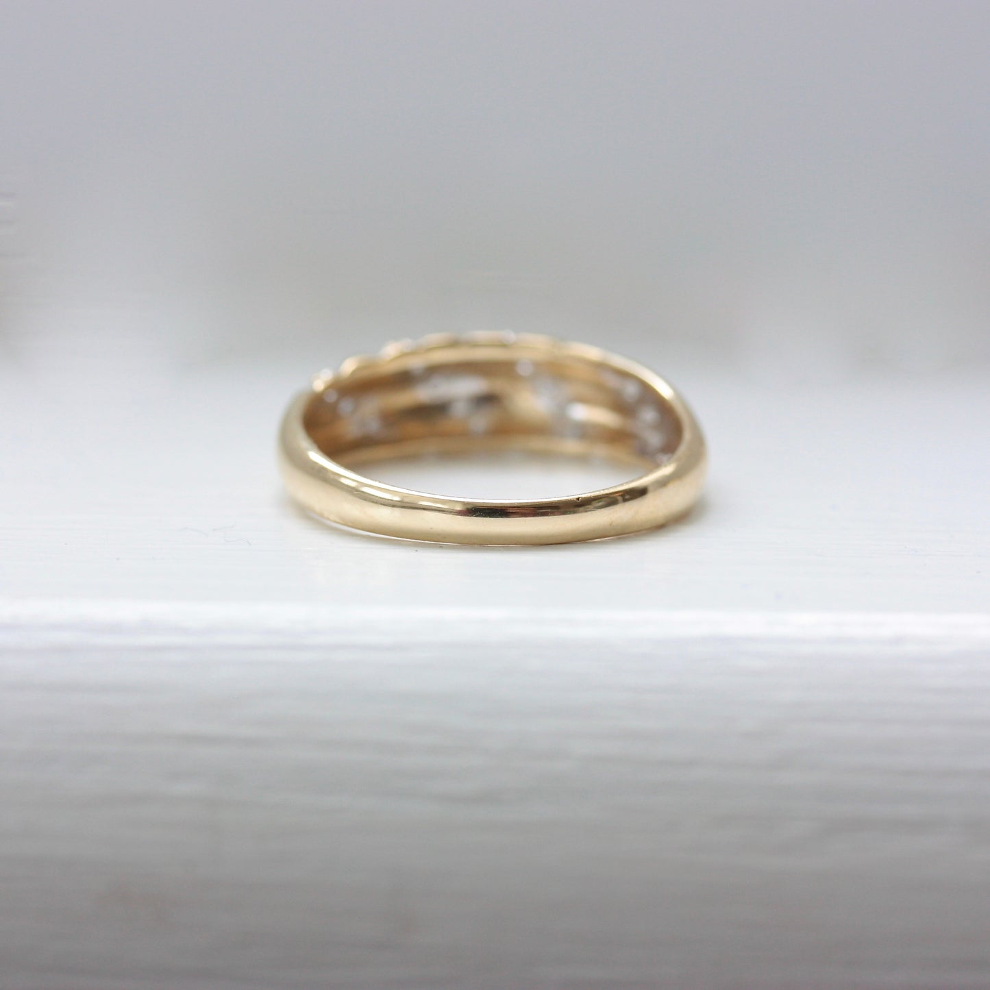 Pre-owned 9ct Gold Diamond Dome Twist Ring
