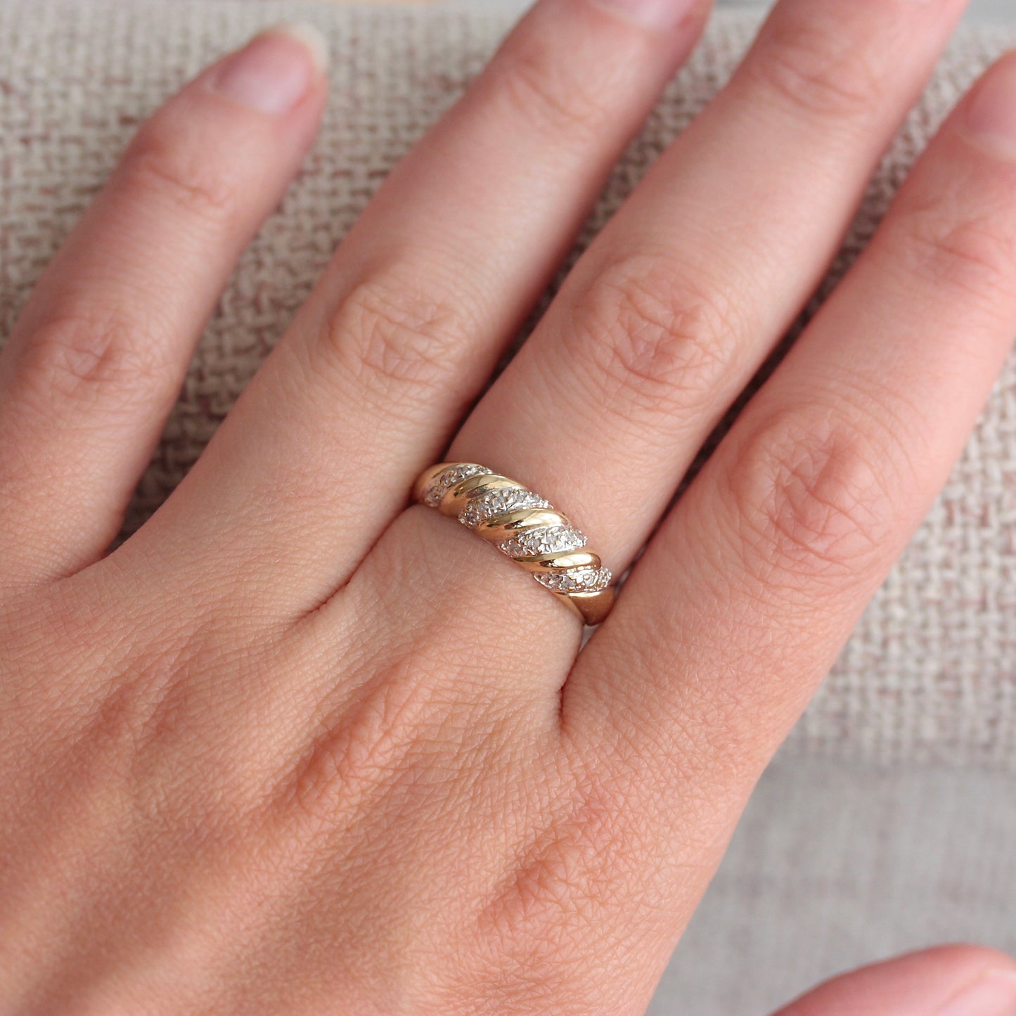 Pre-owned 9ct Gold Diamond Dome Twist Ring