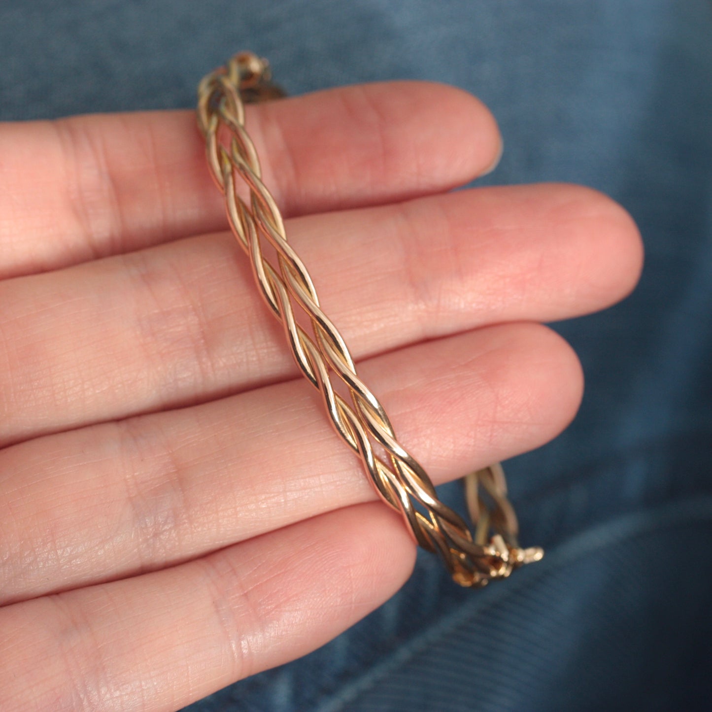 Pre-owned 9ct Gold Double Twist Hinged Bangle