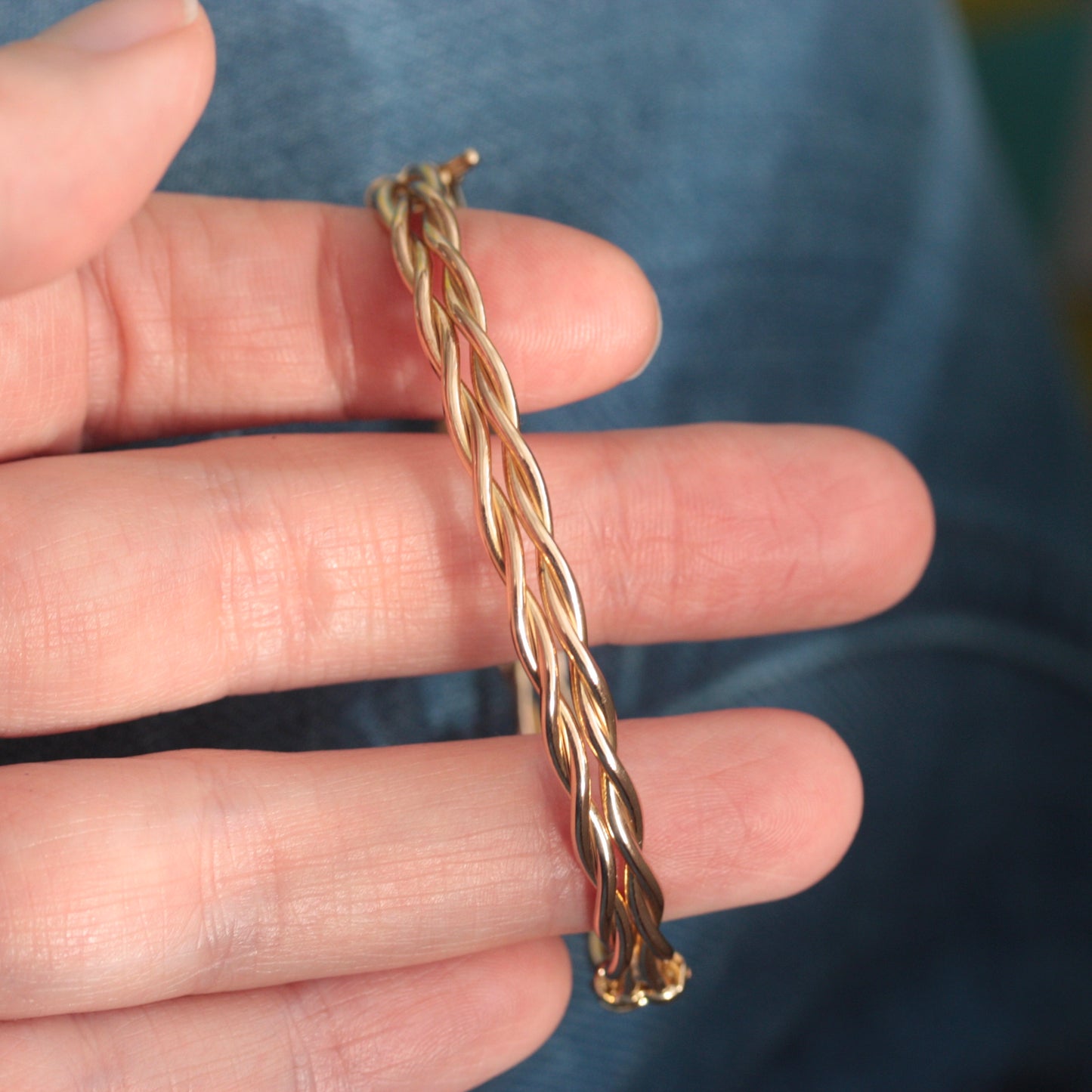 Pre-owned 9ct Gold Double Twist Hinged Bangle
