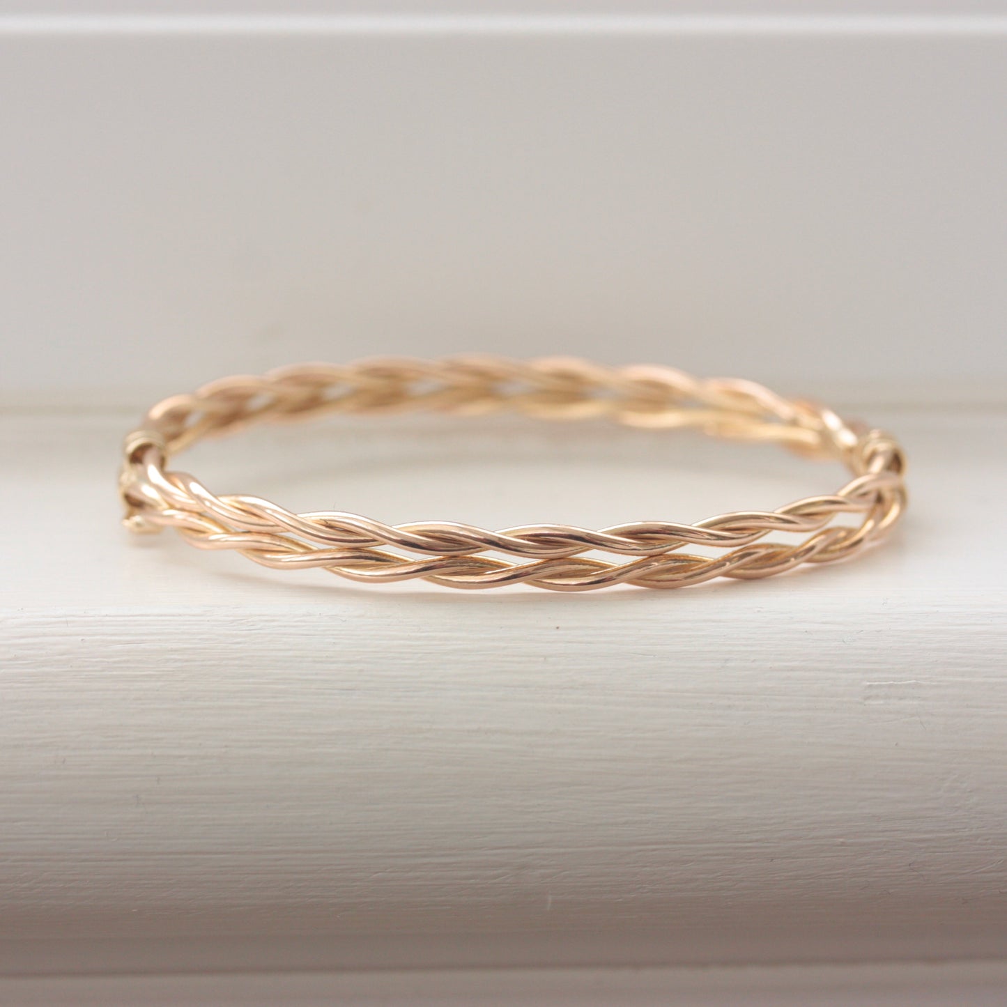 Pre-owned 9ct Gold Double Twist Hinged Bangle