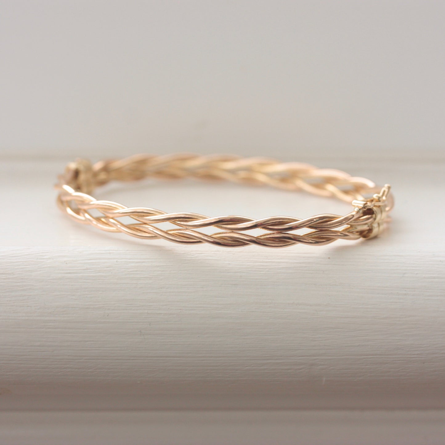 Pre-owned 9ct Gold Double Twist Hinged Bangle
