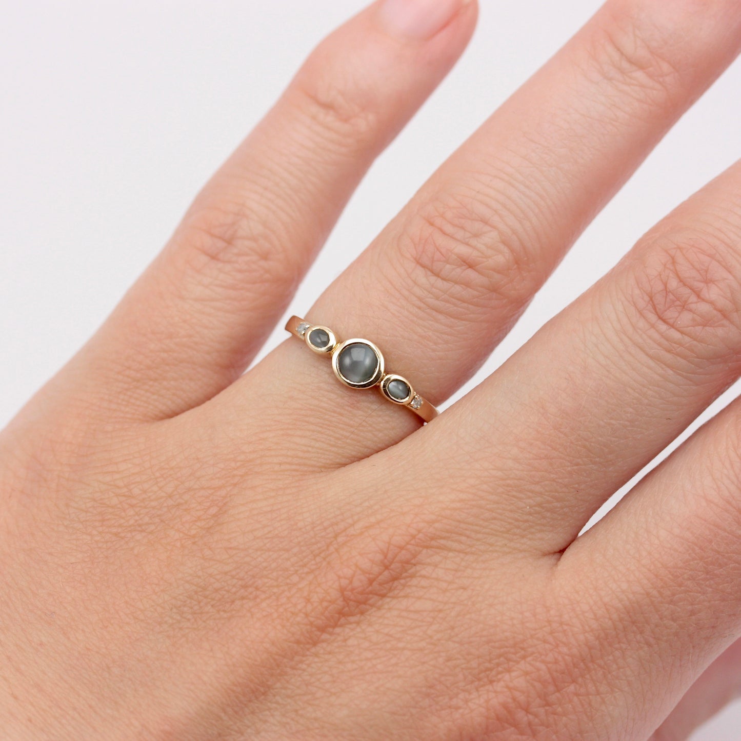 Pre-owned 9ct Gold Grey Cats Eye Chrysoberyl Ring
