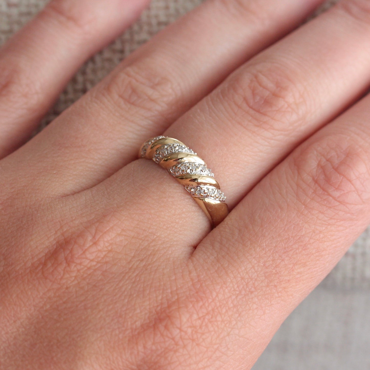 Pre-owned 9ct Gold Diamond Dome Twist Ring