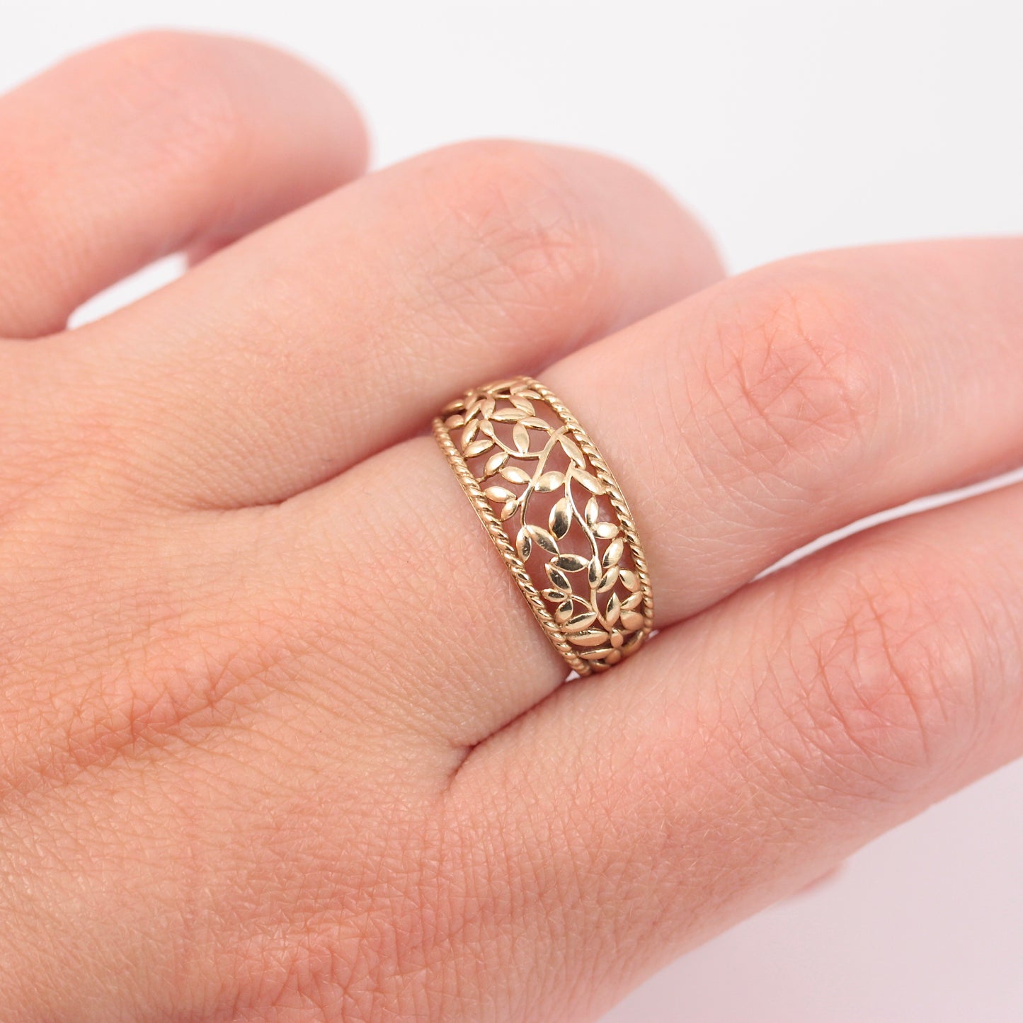 Pre-owned 9ct Gold Open Foliate Design Ring