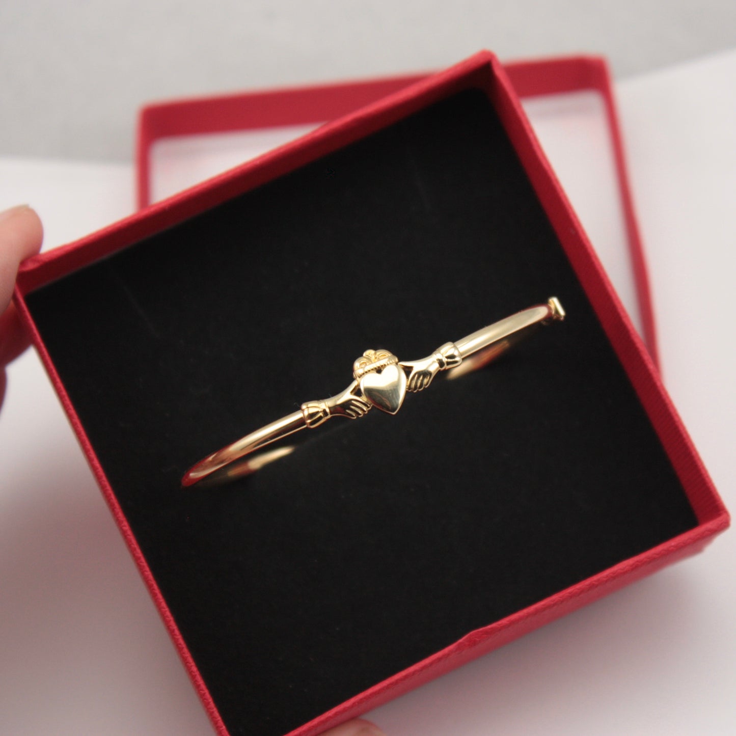 Pre-owned 9ct Gold Flexible Claddagh Bangle, Modern