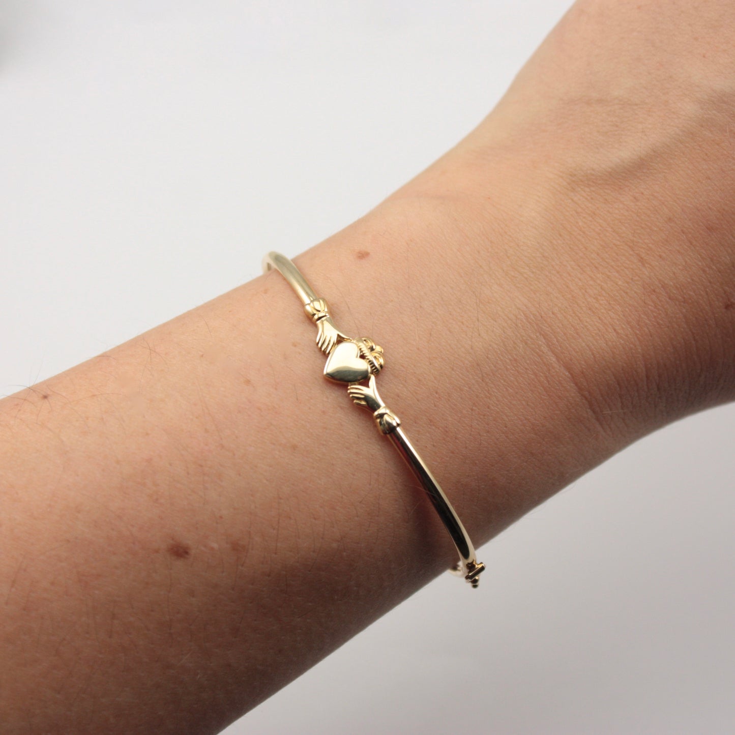 Pre-owned 9ct Gold Flexible Claddagh Bangle, Modern