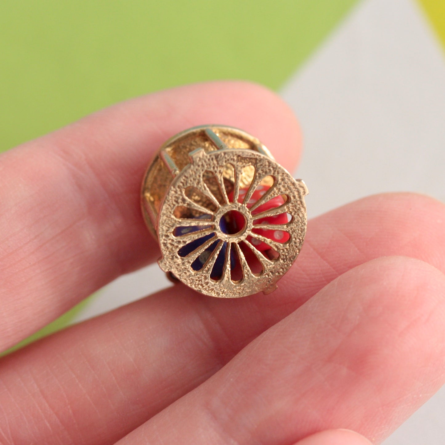 1960s 9ct gold gambling charm