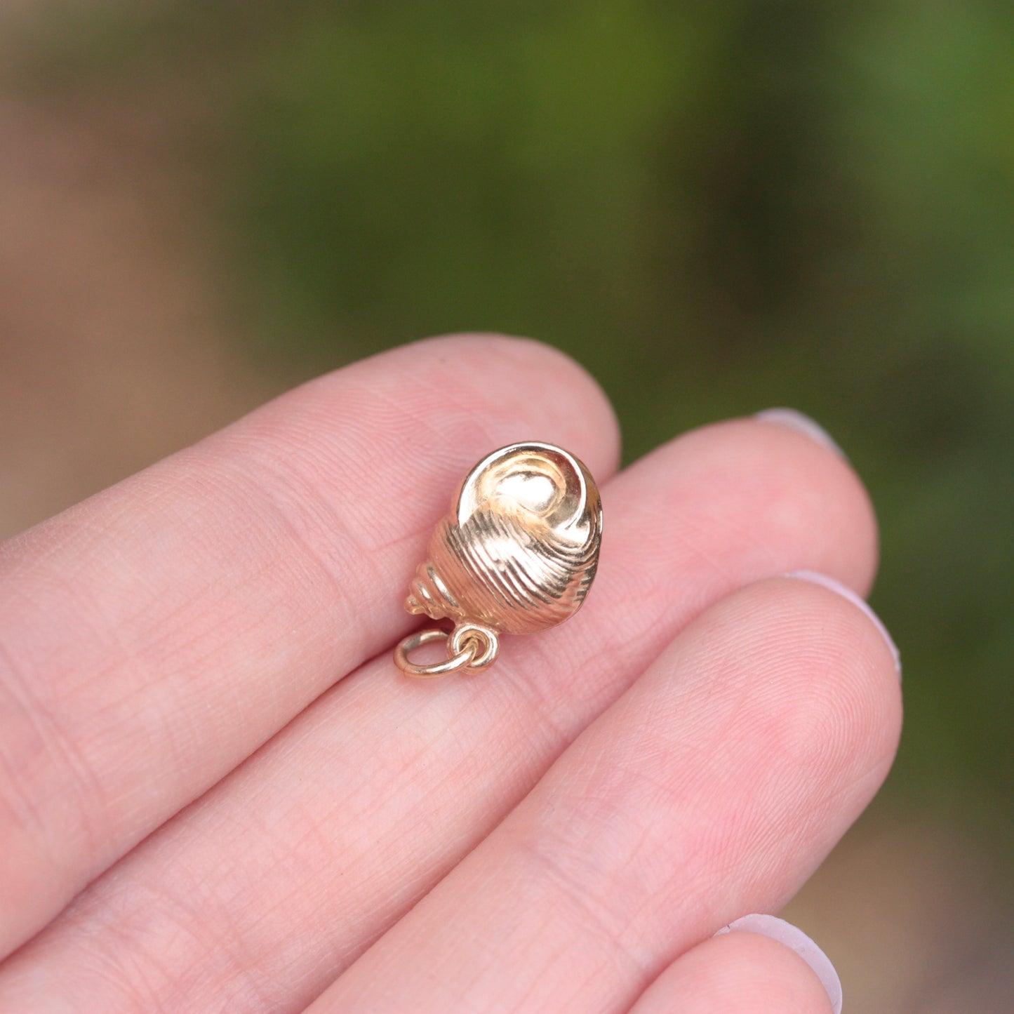 9ct gold shell charm